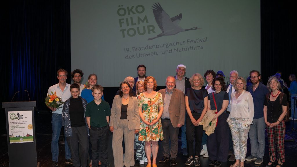 Preisverleihung Oekofilmtour    mit Preistraegerinnen und Jurys scaled e x