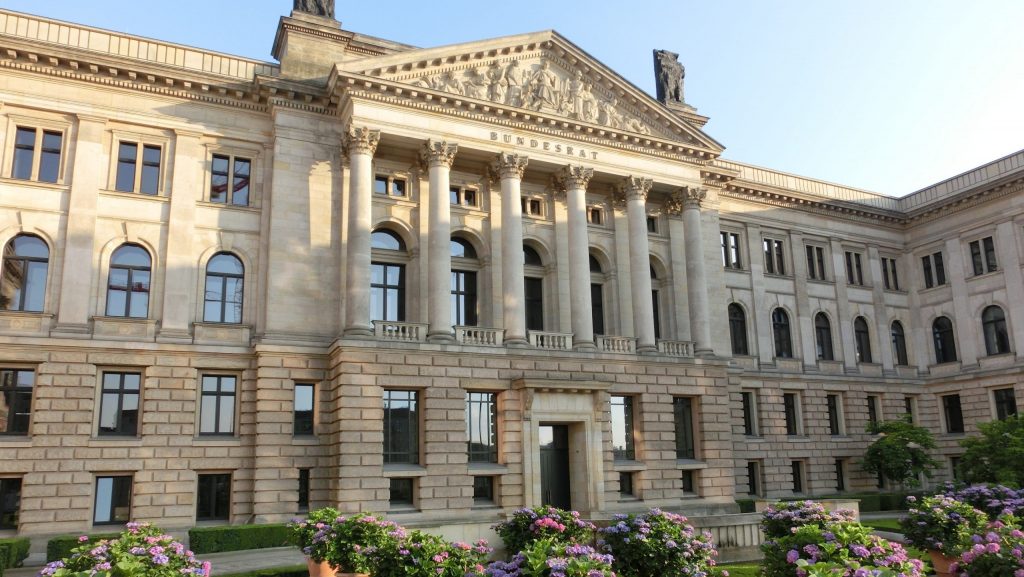  Bundesrat Gebaeude au·en scaled e x