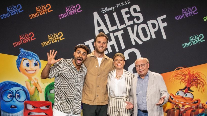 AllesstehtKopf premiere e