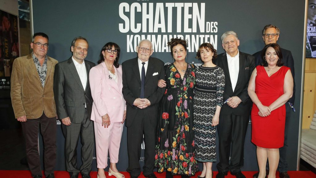 Der Schatten des Kommandanten Premiere  scaled e x