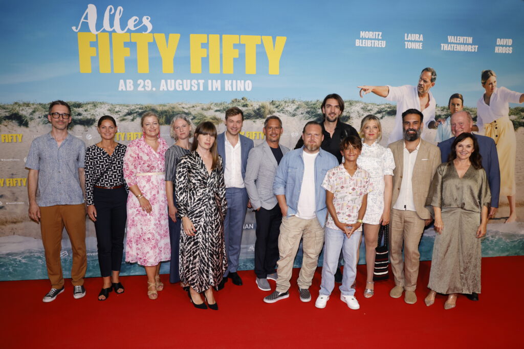 Alles Fifty Fifty Premiere x