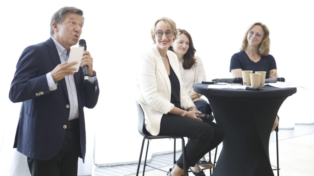 Gilles Pélisson, Sarah Hemar, Cécile Lacoue und Raphaëlle Mathieu