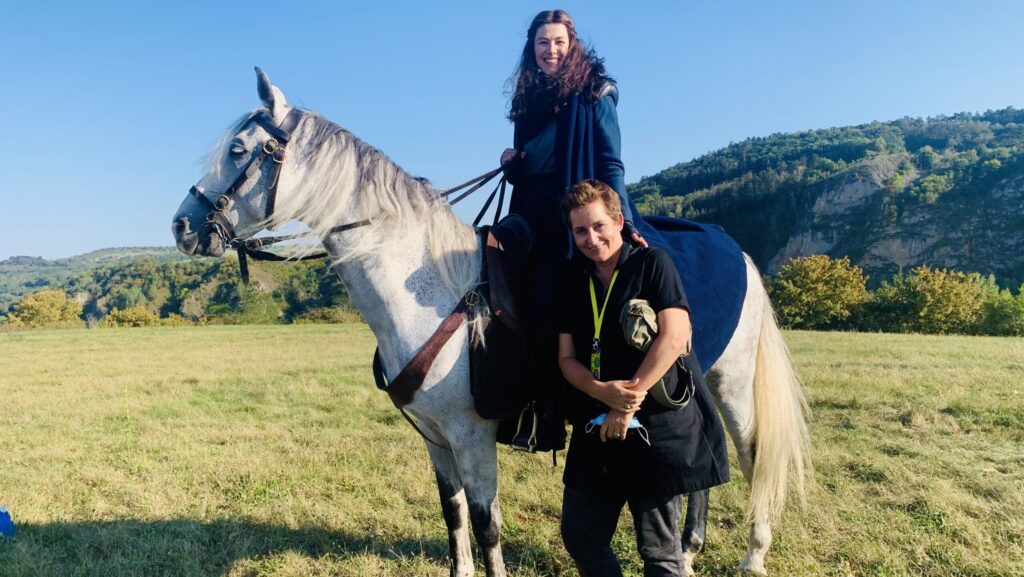 Uta Briesewitz mit Rosamunde Pike The Wheel of Time Credit nicht notwendig scaled e x