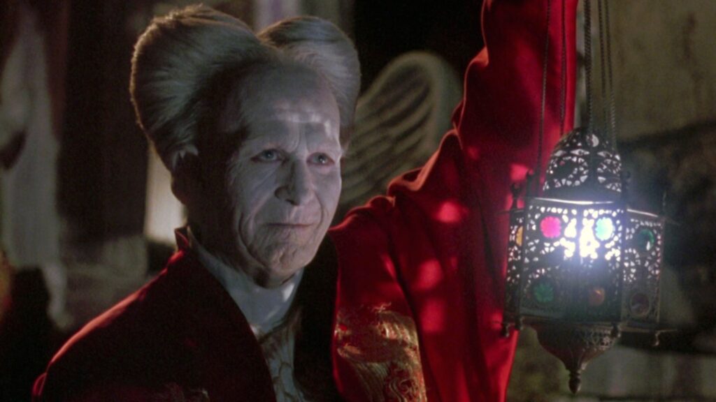 BRAM STOKERS DRACULA  © Sony Pictures x