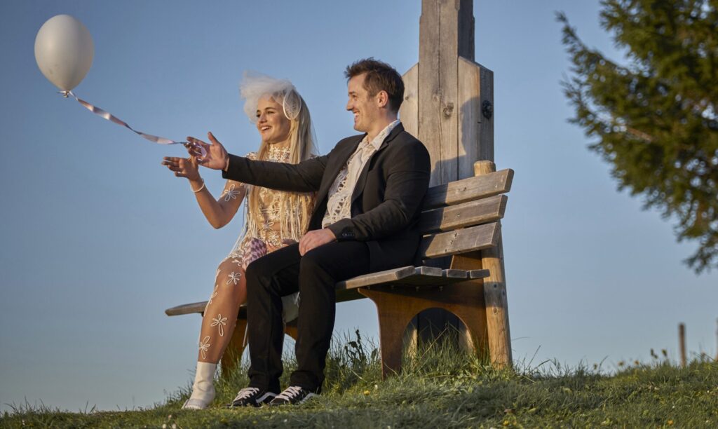 Vom Fake zum Glueck F Die Hochzeit scaled e x