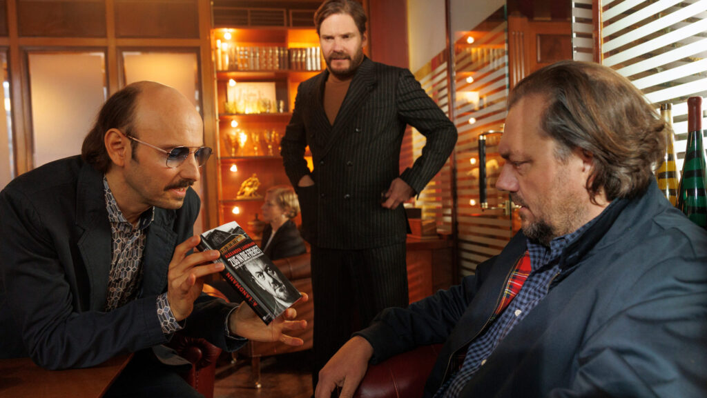 Arthouse-Kinocharts 50/25: „Der Held vom Bahnhof Friedrichstraße“ ist die neue Nummer eins