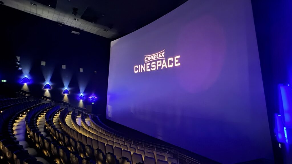 Neue Riesenleinwand für das Cineplex Cinespace Bremen
